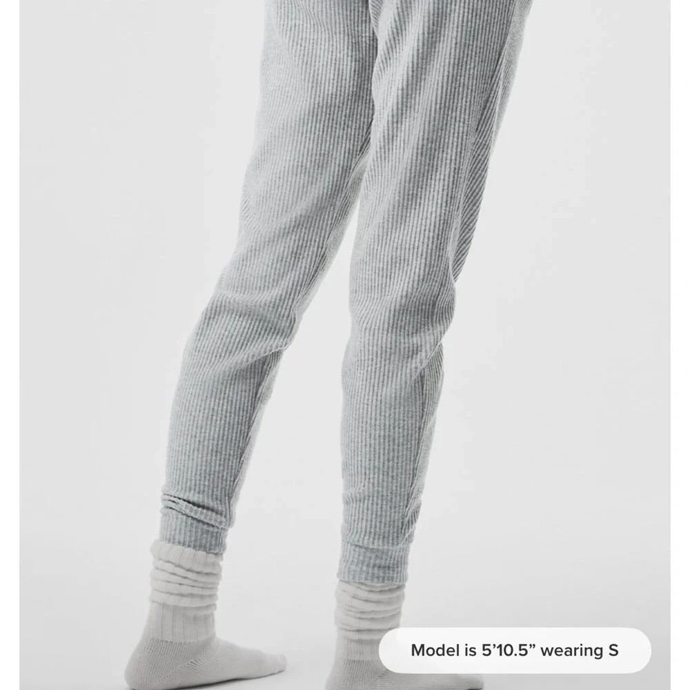 Alo Muse set in athletic heather gray, size S & M. - Picture 5 of 5